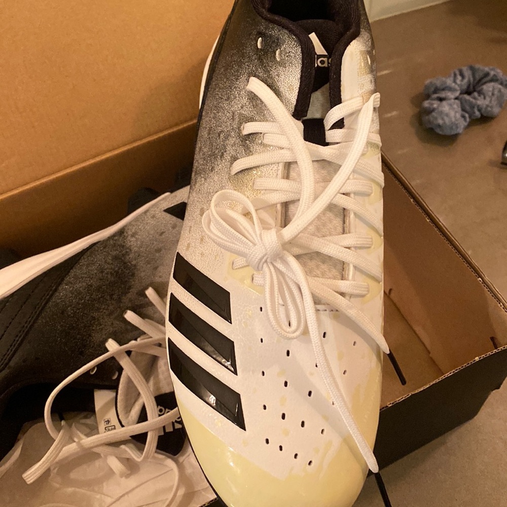 Men’s football cleats